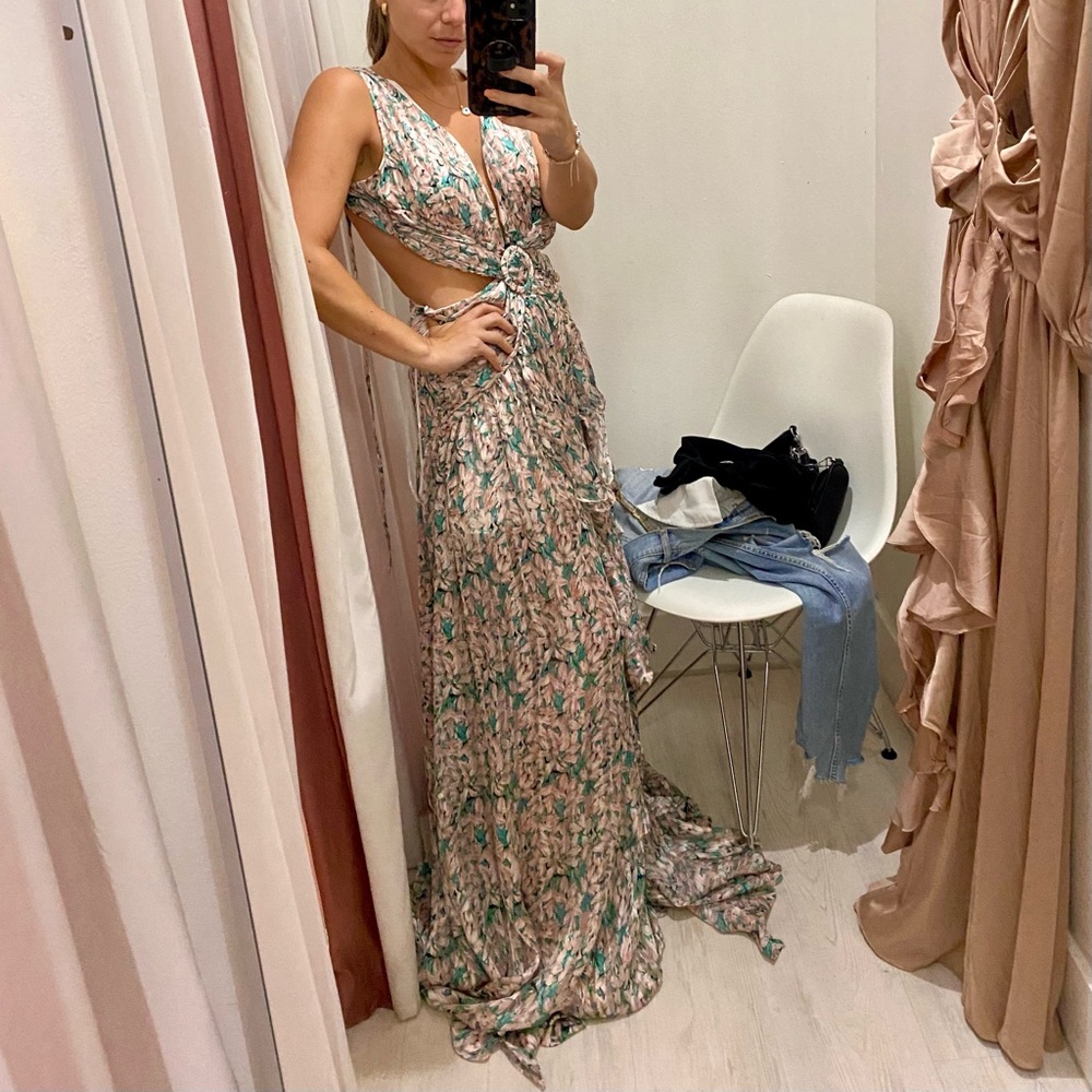 FLORAL PRINT SLEEVE-LESS RUFFLE MAXI DRESS - Picture 2 of 5